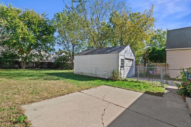 Building Photo - 4918 N Berkeley Blvd