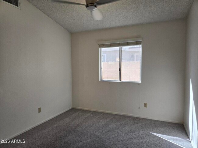 Building Photo - 3033 E Siesta Ln