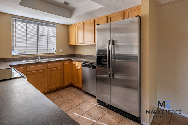 Building Photo - 2Bed/2Bath Home at Alma School/Southern! J...