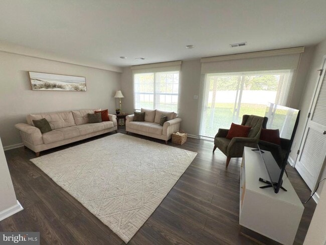 Building Photo - 1 Autumn Park Blvd