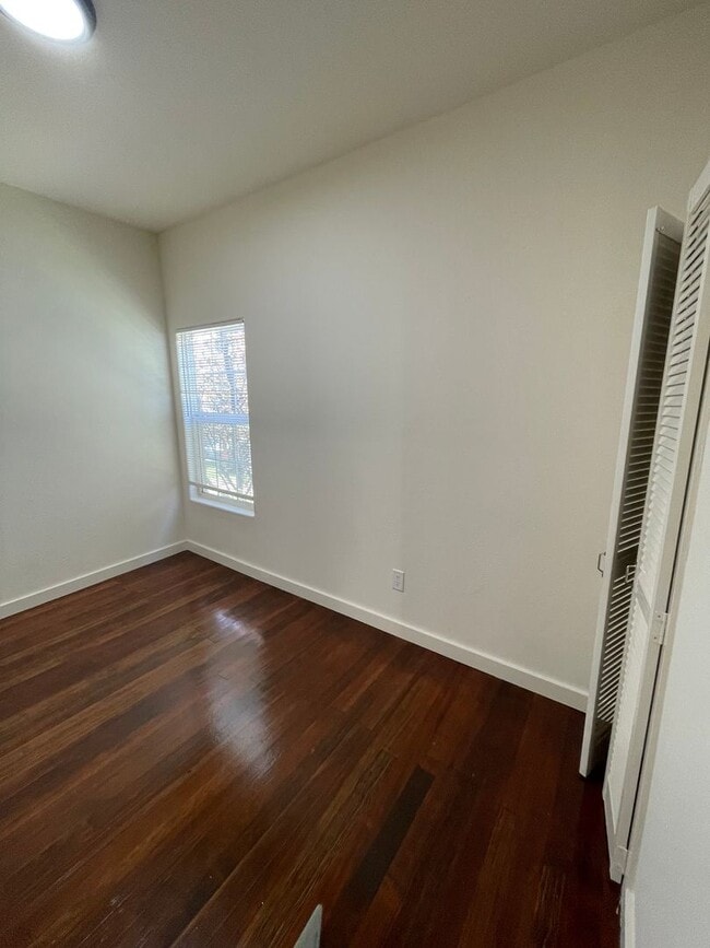 Building Photo - 659-661 31st St