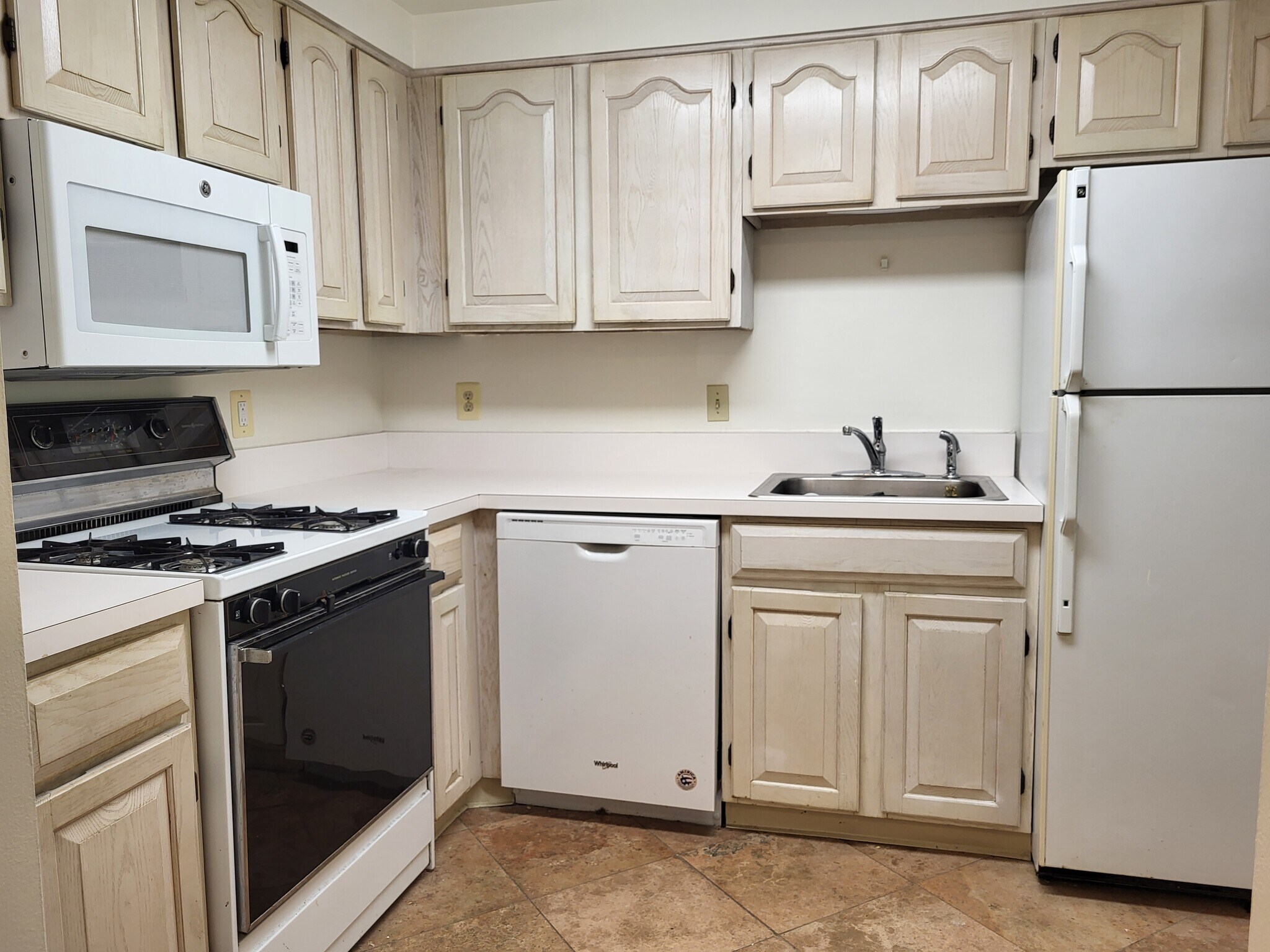 Kitchen - 4808 Moorland Ln