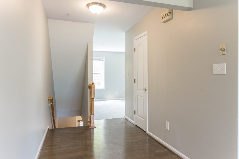 Building Photo - 733 Mashie Ct