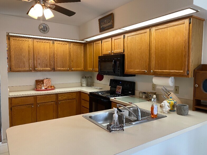 Building Photo - 5831 Plumtree Ct