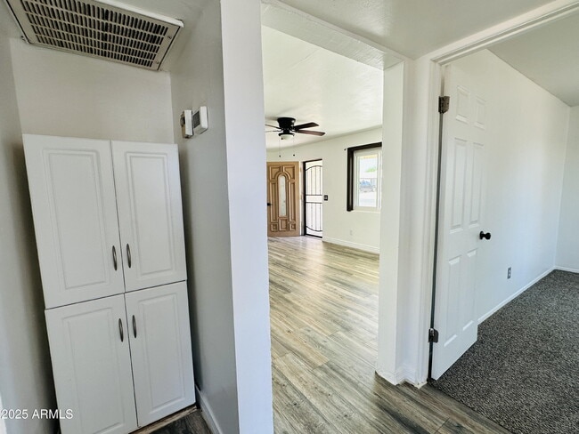 Building Photo - 316 N 84th Pl