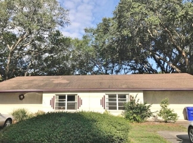Primary Photo - Updated duplex tile throughout