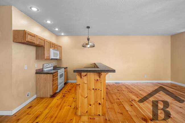 Building Photo - 1543 S Tuscany Ct