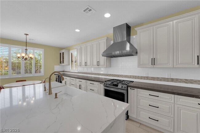 Building Photo - 608 Highland Bluff Way