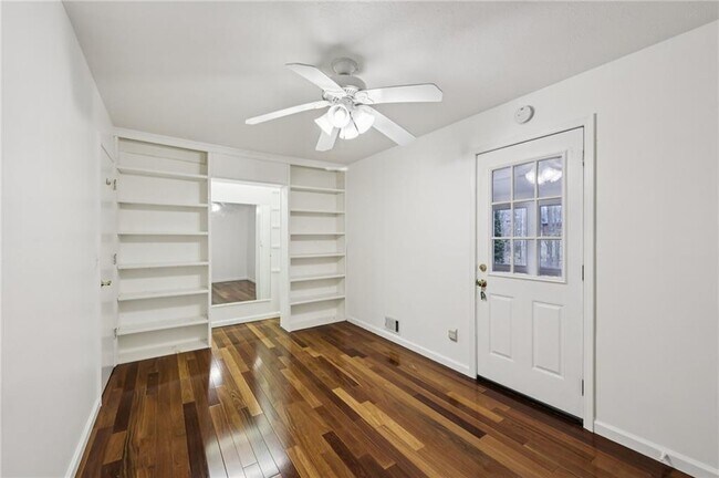 Building Photo - 182 Oak Forest Dr