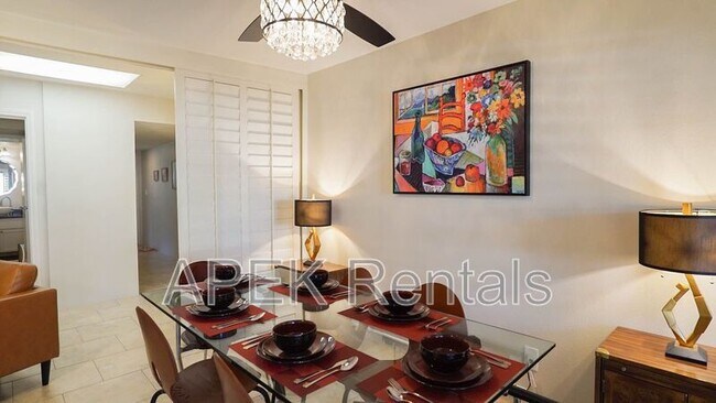 Building Photo - 5301 E Waverly Dr