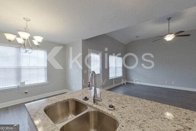 Building Photo - 300 Hemlock Ct