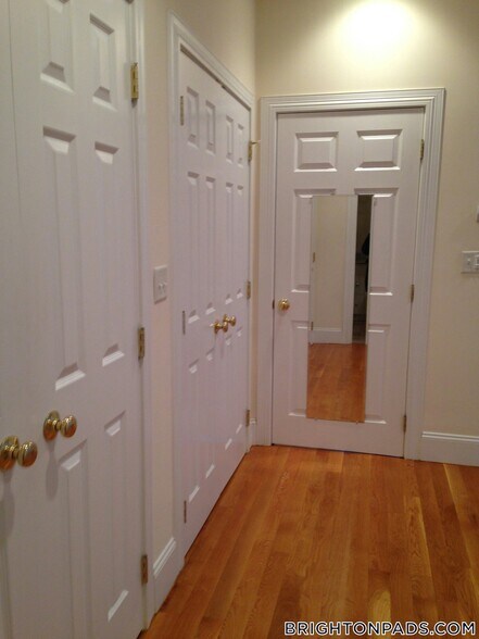 Building Photo - 10 Selkirk Rd