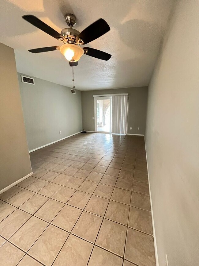 Building Photo - 90 Mariposa Dr