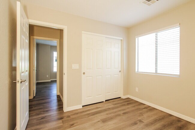 Building Photo - 23257 W Cocopah St