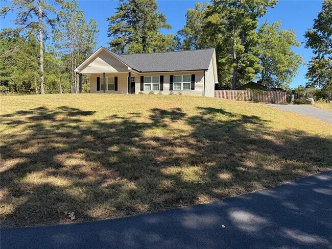 Building Photo - 635 Ben Higgins Rd