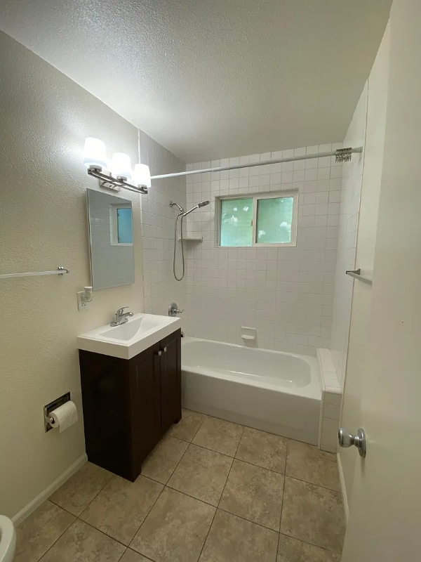 Building Photo - 775 Leonard St