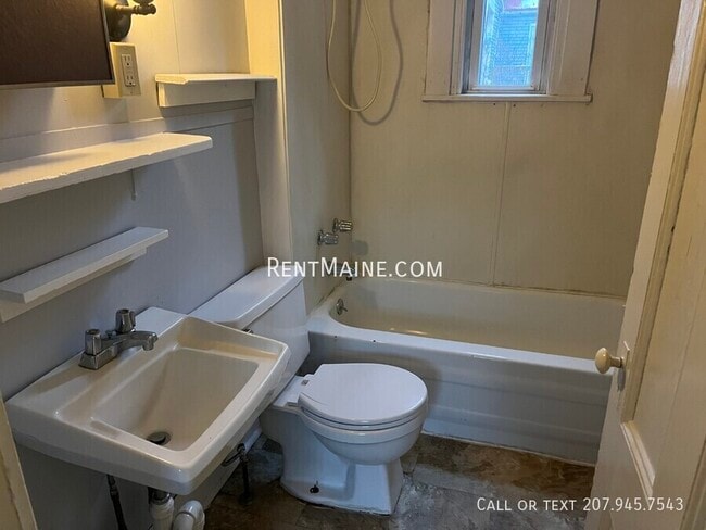 Building Photo - 439 Fourth St. Apt.