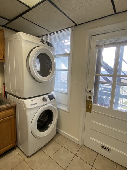 Building Photo - 402 Eddy St