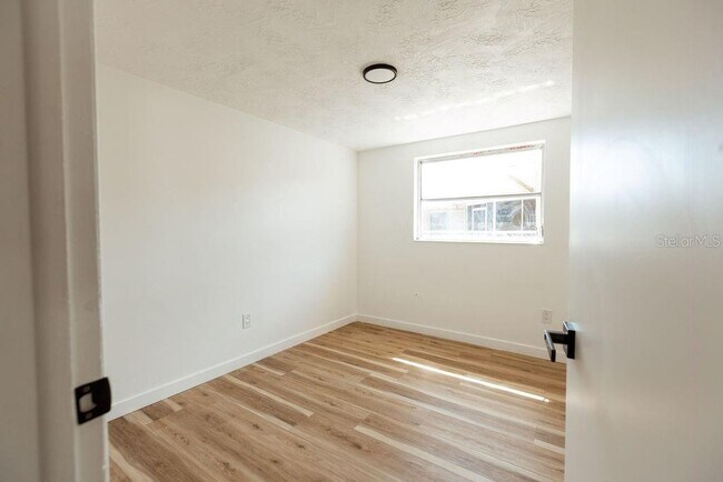 Building Photo - 3530 Umber Rd