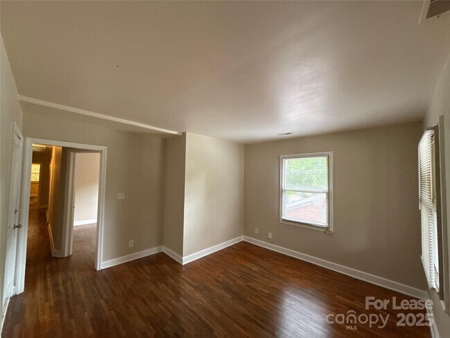 Building Photo - 2729 Bancroft St