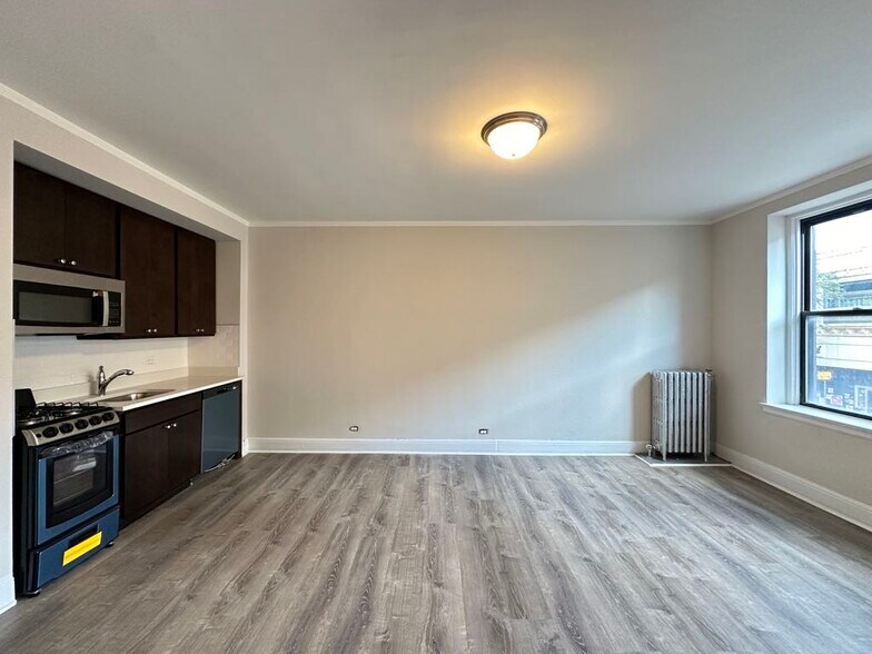 Building Photo - 3335 W Diversey Ave