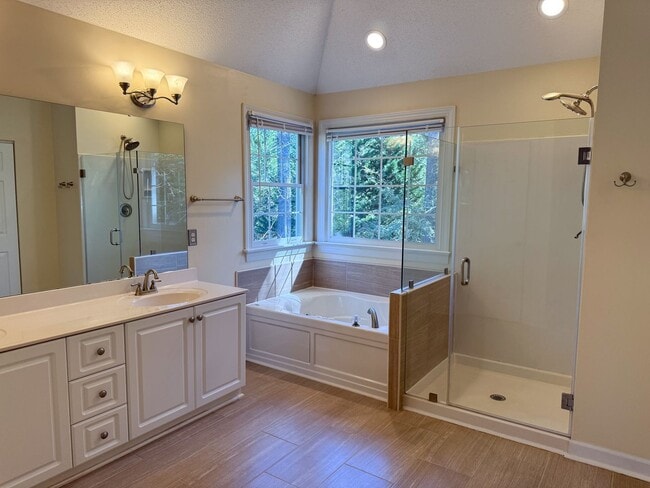 Building Photo - Gorgeous 4-Bedroom Home on a Cul-de-Sac wi...