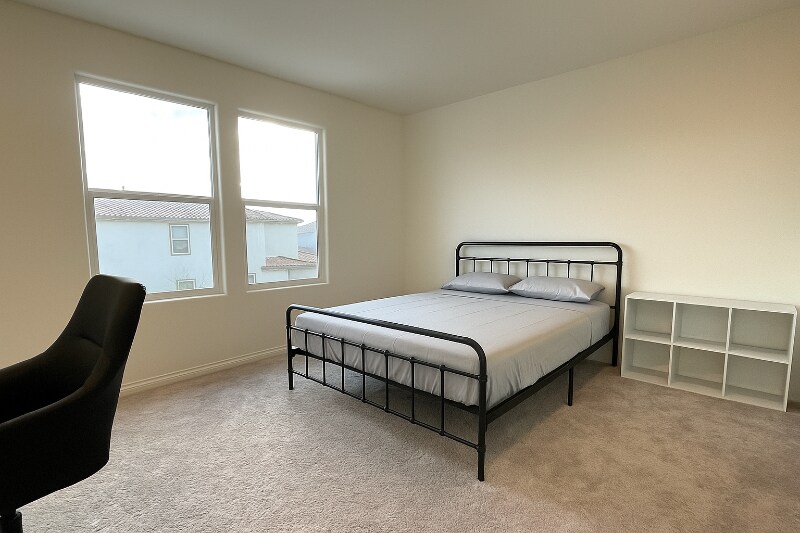 Primary Photo - 10111 Rare Opal St