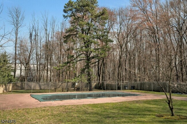 Building Photo - 180 Littleton Rd