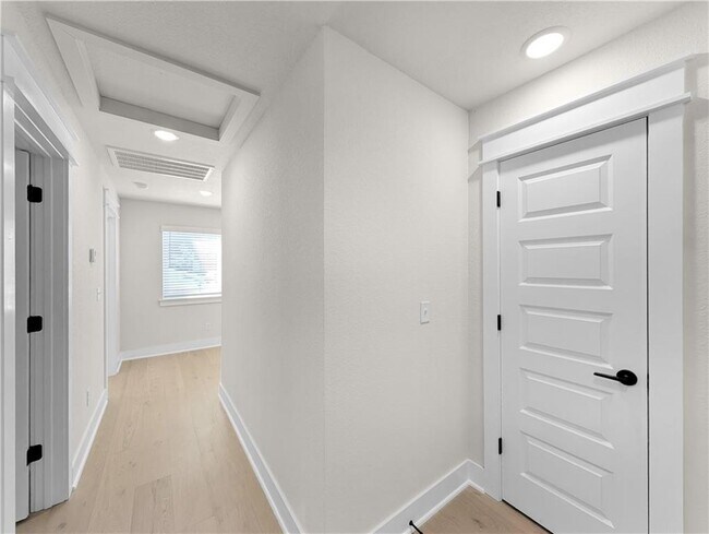 Building Photo - 30 Benwick Ln