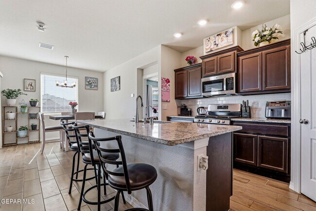 Building Photo - 6166 Hidden Psge Ave