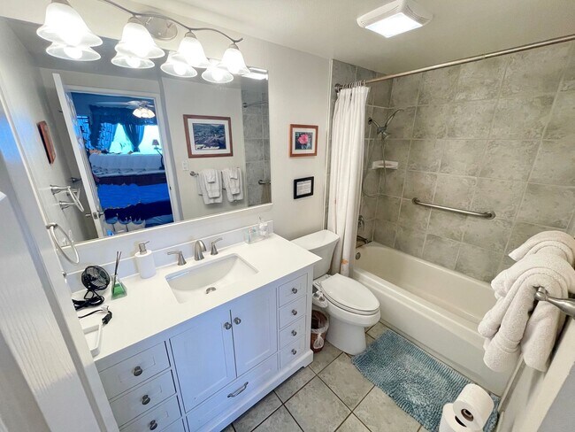 Building Photo - Live the Maui Dream – Modern 2-Bed, 2-Bath...
