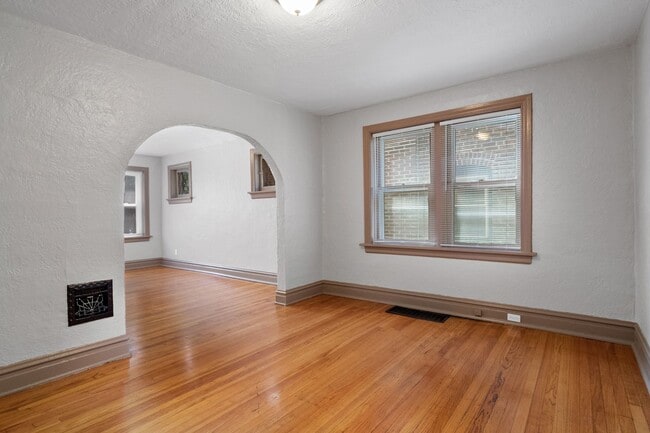Building Photo - 3535 Lawn Ave