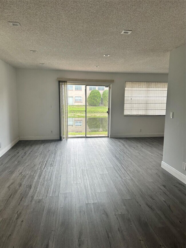 Building Photo - 401 SW 86th Ave