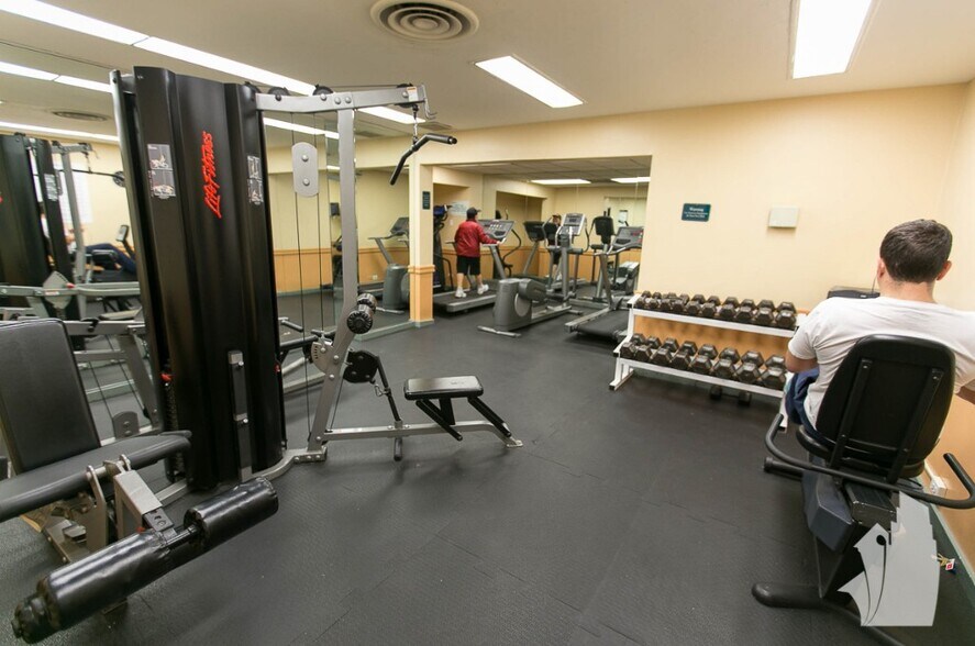 Building Photo - 3950 N Lake Shore Dr