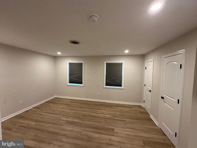 Building Photo - 104 Stuart Ave