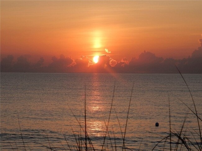 Building Photo - 5601 Jimmy Buffett Mem Hwy