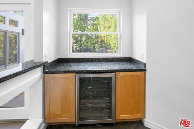 Building Photo - 10453 Holman Ave