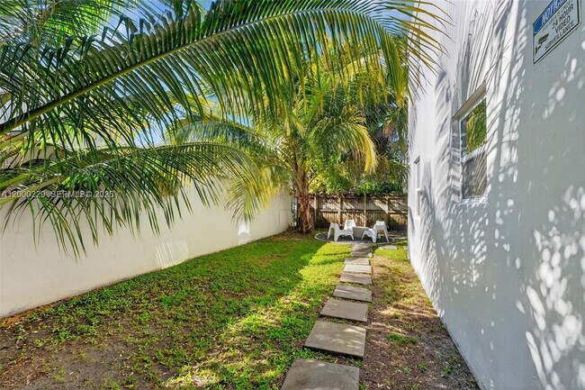 Building Photo - 3676 Oak Ave