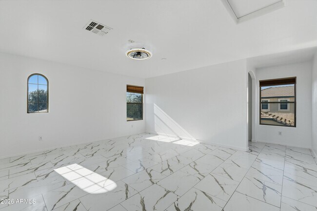 Building Photo - 14162 W Woodbridge Ave