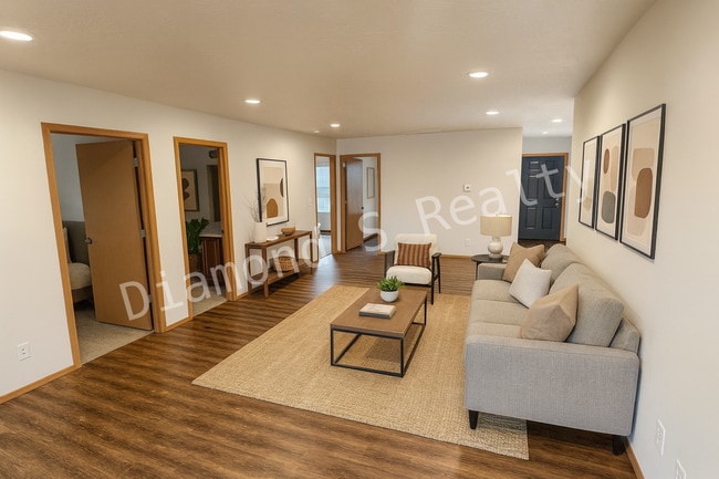 Building Photo - Cute and Clean 3 Bedroom Home Available!