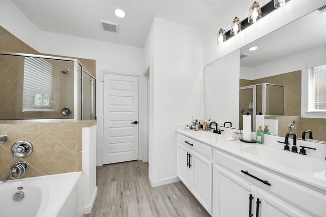 Building Photo - 8111 Fairfield Mnr Wy