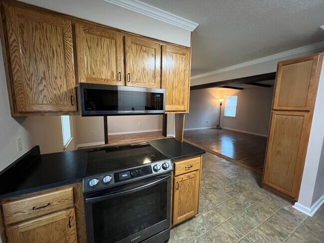 Building Photo - **COMING SOON** in Merrymont subdivision