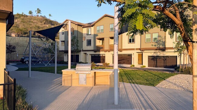 Building Photo - 251 Mission Villas Rd