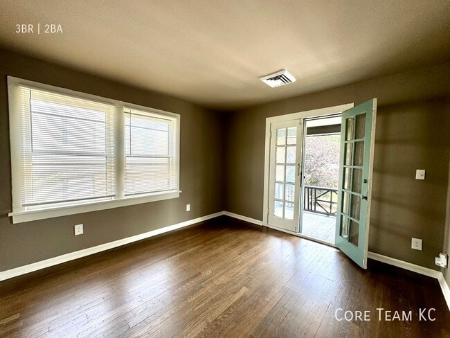 Building Photo - 4419 Roanoke Pkwy