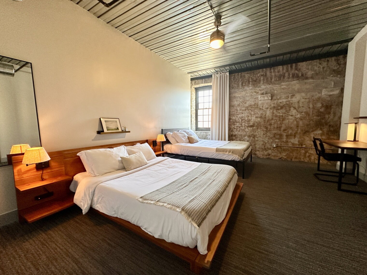 Building Photo - 1009 W Juneau Ave