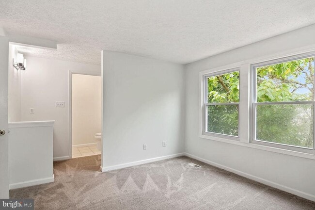 Building Photo - 302 Ridgecrest Ct