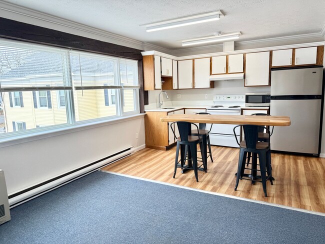 Building Photo - Well maintained inside and out