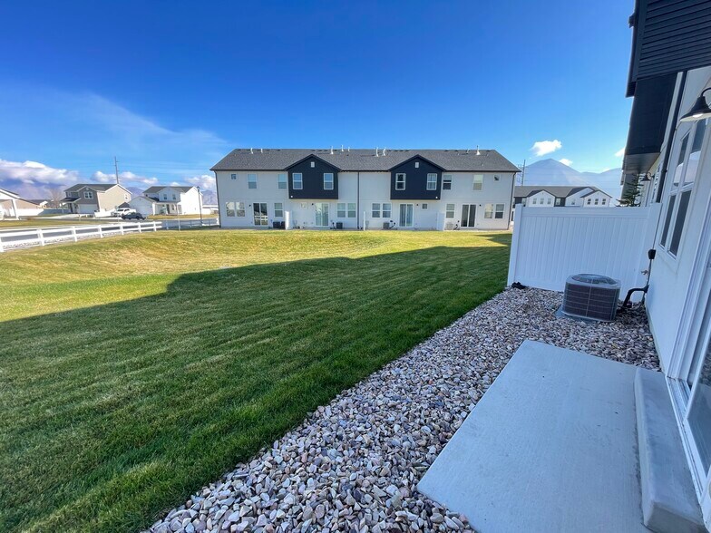 Building Photo - 1566 N Summer Spgs Cv