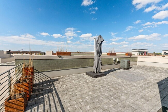 Building Photo - 801 N 6th St