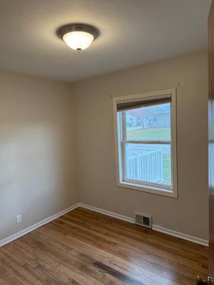 Building Photo - 2304 15th Ave N